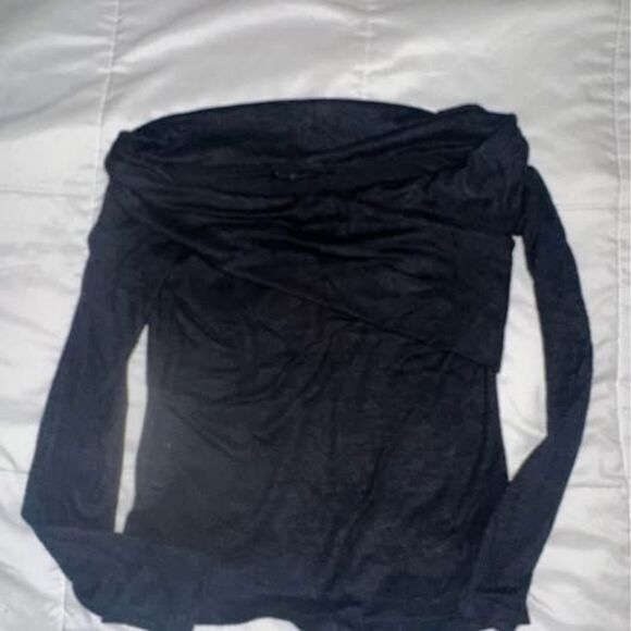 Abercrombie & Fitch Sweaters - Abercrombie off the shoulder black sweater
